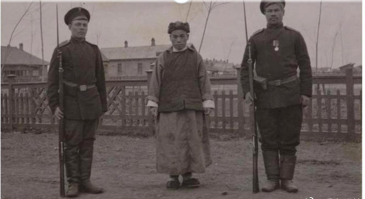 日军日记：*安妇慰**不服从管教，我很愤怒，用*刀刺**插入她的*体下**3