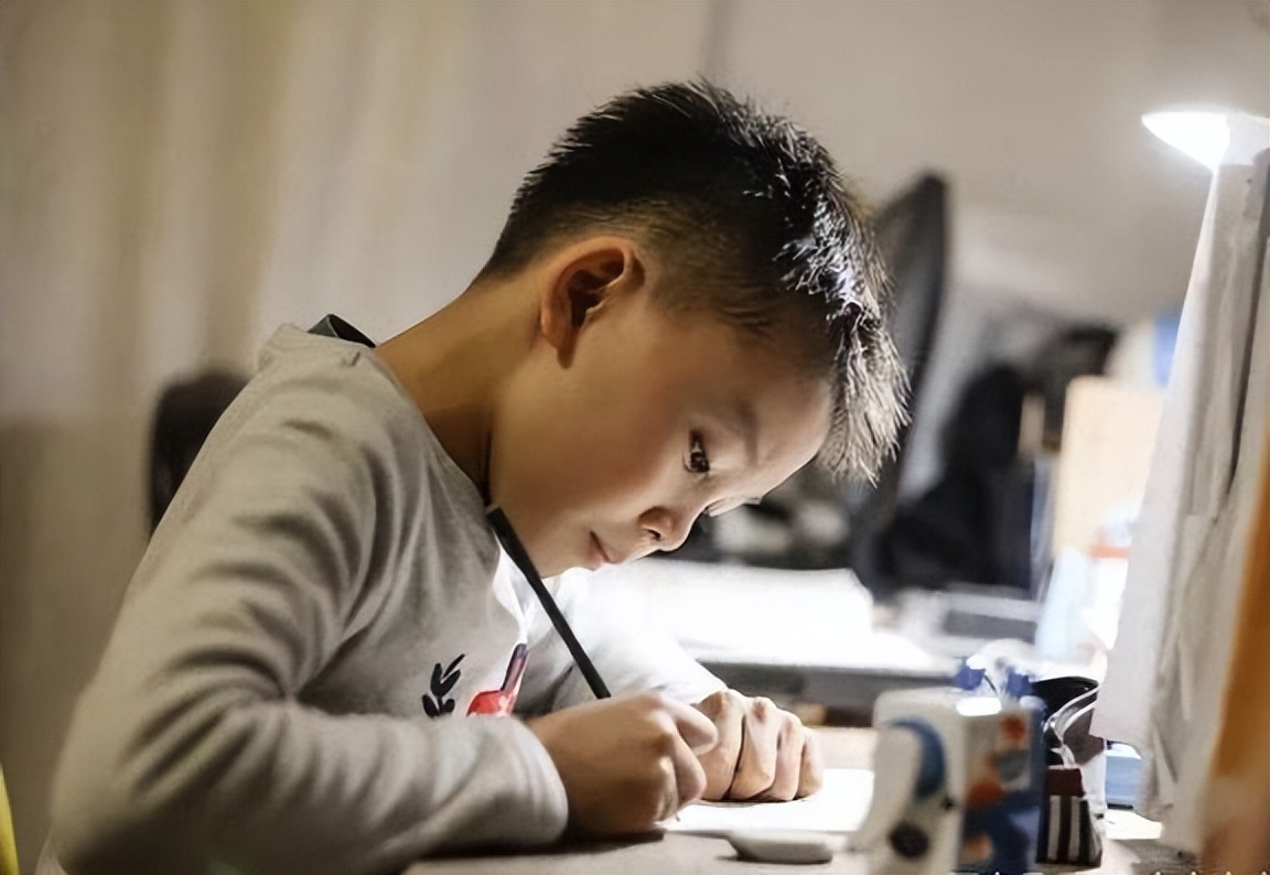 怎样锻炼孩子的自觉自控能力,如何引导孩子学会自我控制