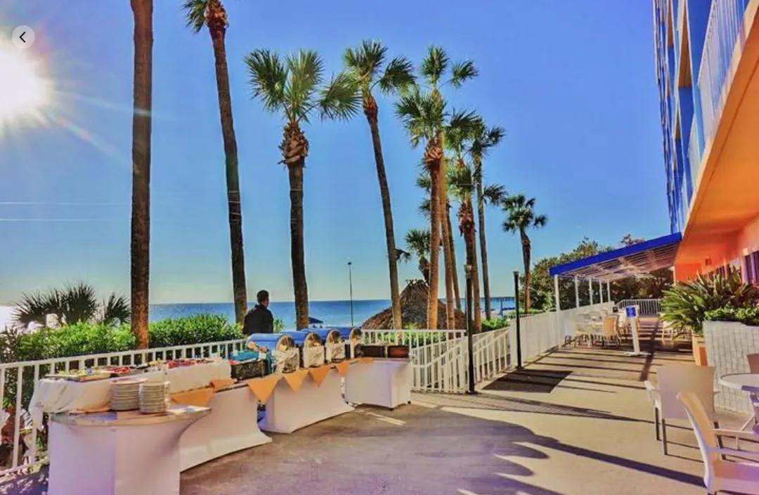 白手起家的亿万富翁小故事,富翁白手起家的故事