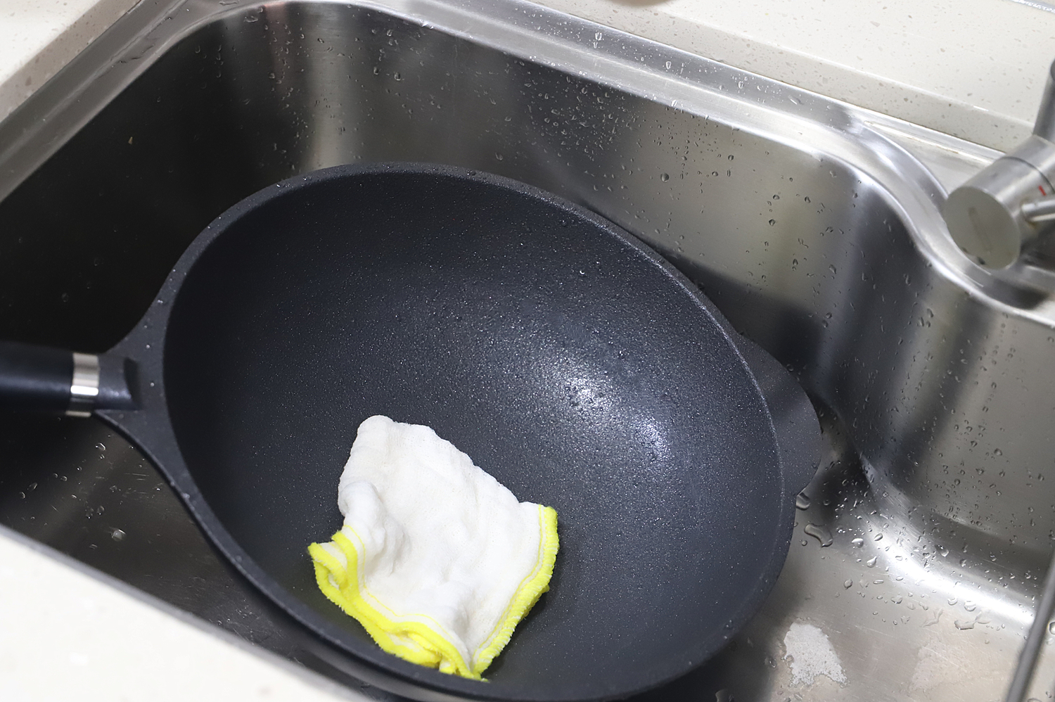 居派碳晶不粘锅测评,不惧铁铲的铁锅