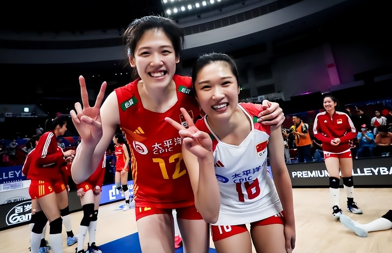 女排对阵荷兰王梦洁救球,中国女排3比0阿根廷女排王梦洁