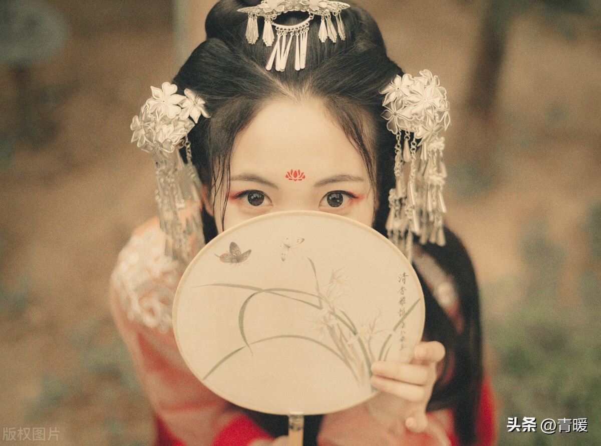 生长于*楼青**的她，是秦淮八艳中结局最好的，只用一招征服所有人