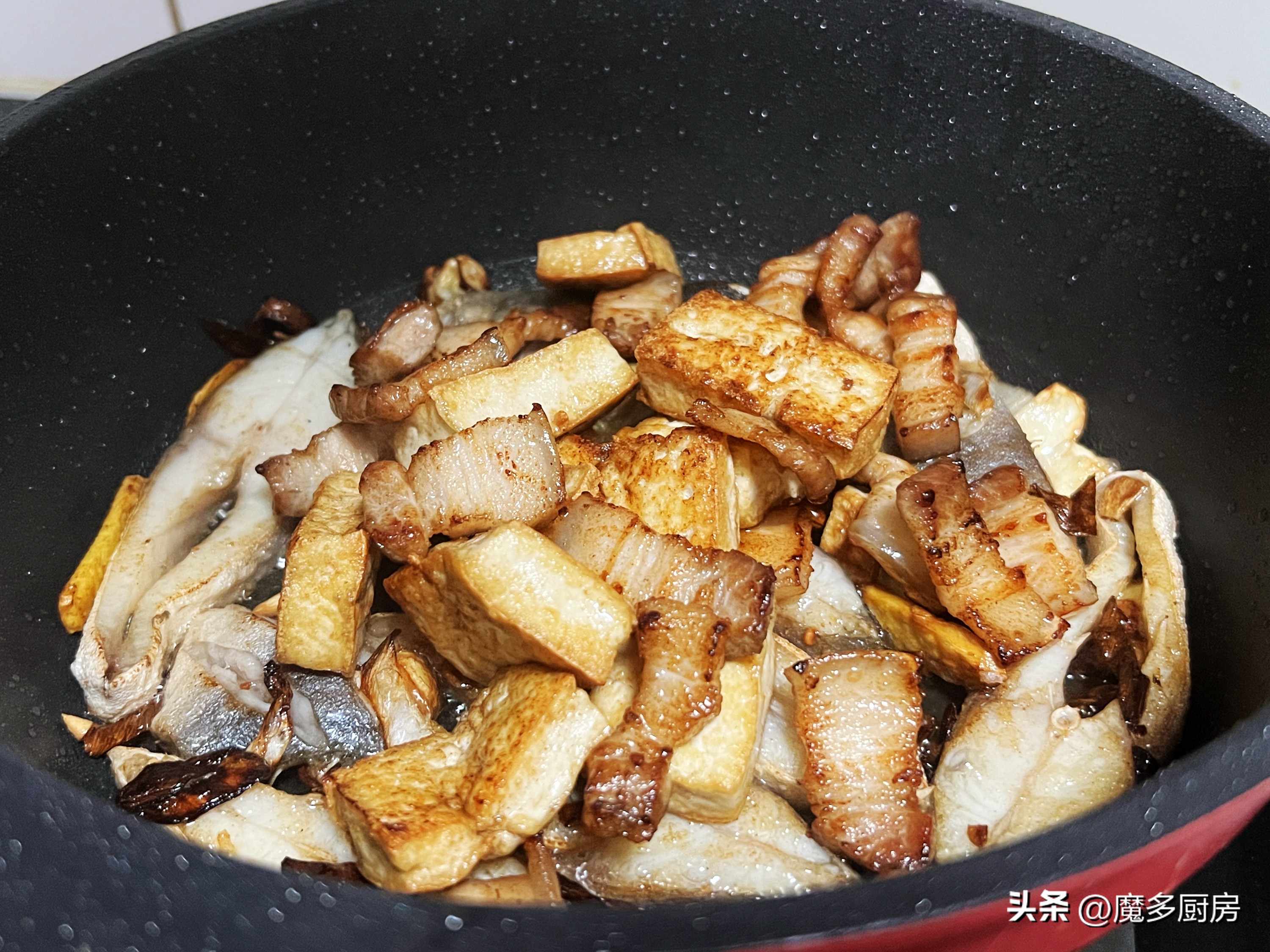 春天多给孩子做这道菜荤素搭配,吃鱼这样做食材鲜口感爽