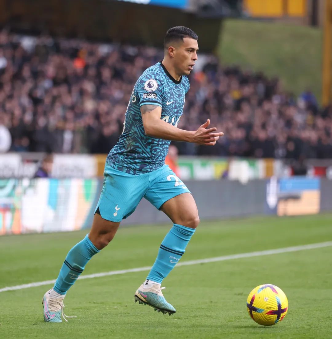 我们必须保持冷静用英语怎么说,我们要保持冷静和清醒