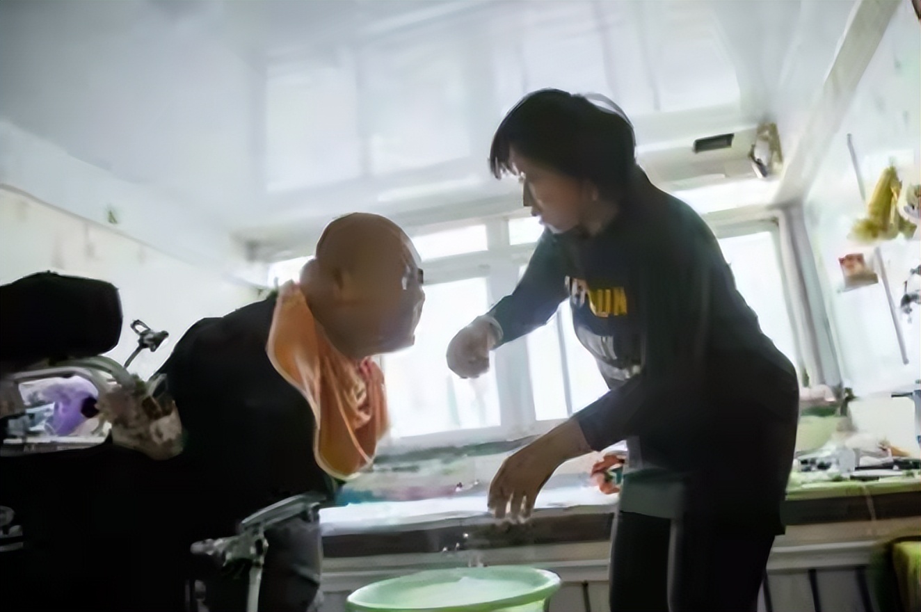 杈藉畞灏忎紮澶╃敓娌℃湁鎵嬭剼,鐢蜂汉鍑虹敓灏辨病鎸囩敳