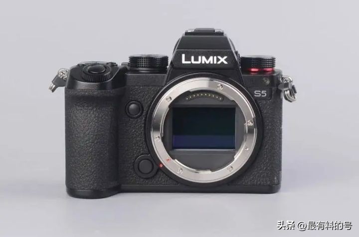 索尼、佳能、松下、富士主打视频的全画幅微单大对决:谁更好?