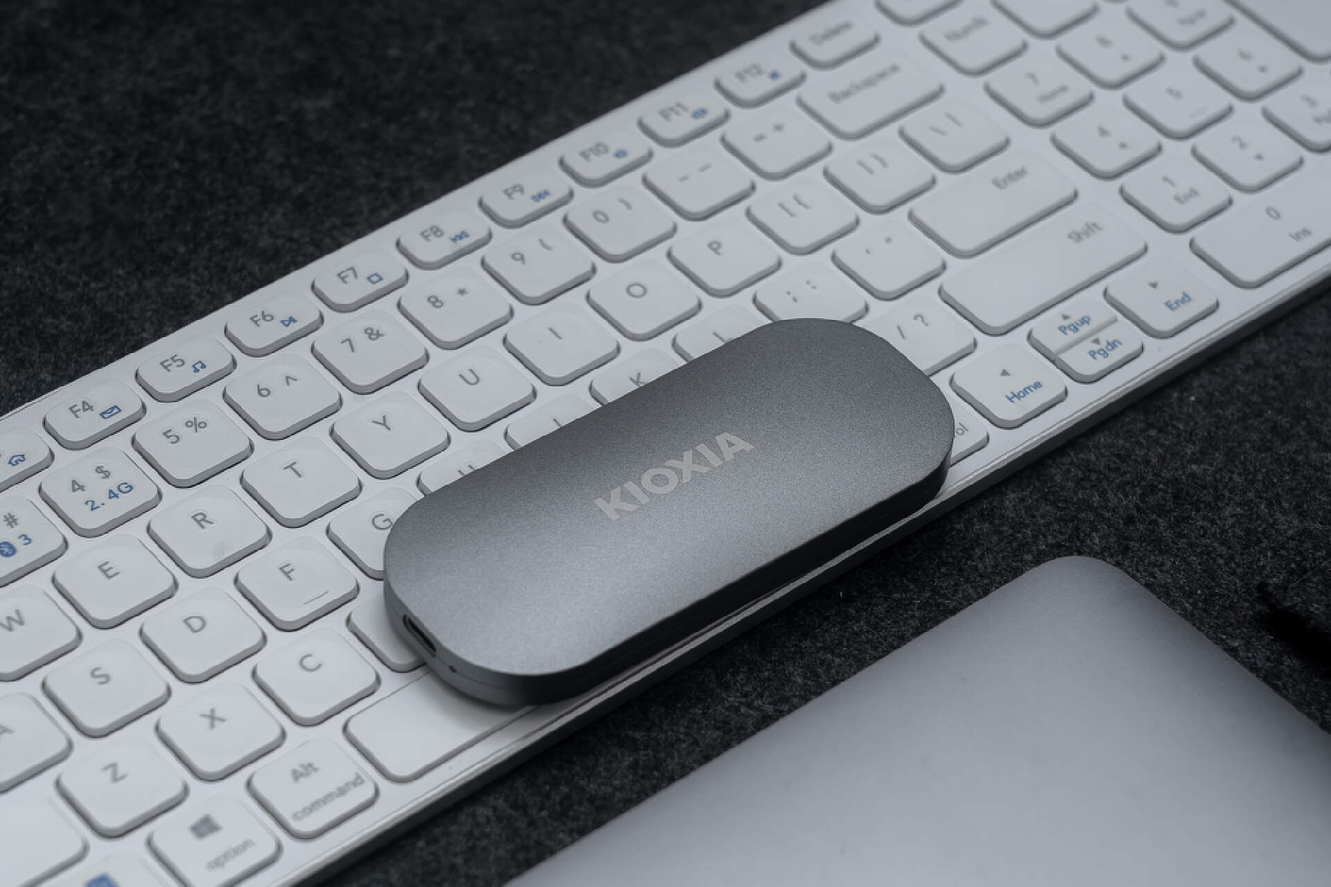 机械硬盘的读写速度比固态少多少,sata铠侠固态硬盘跑分