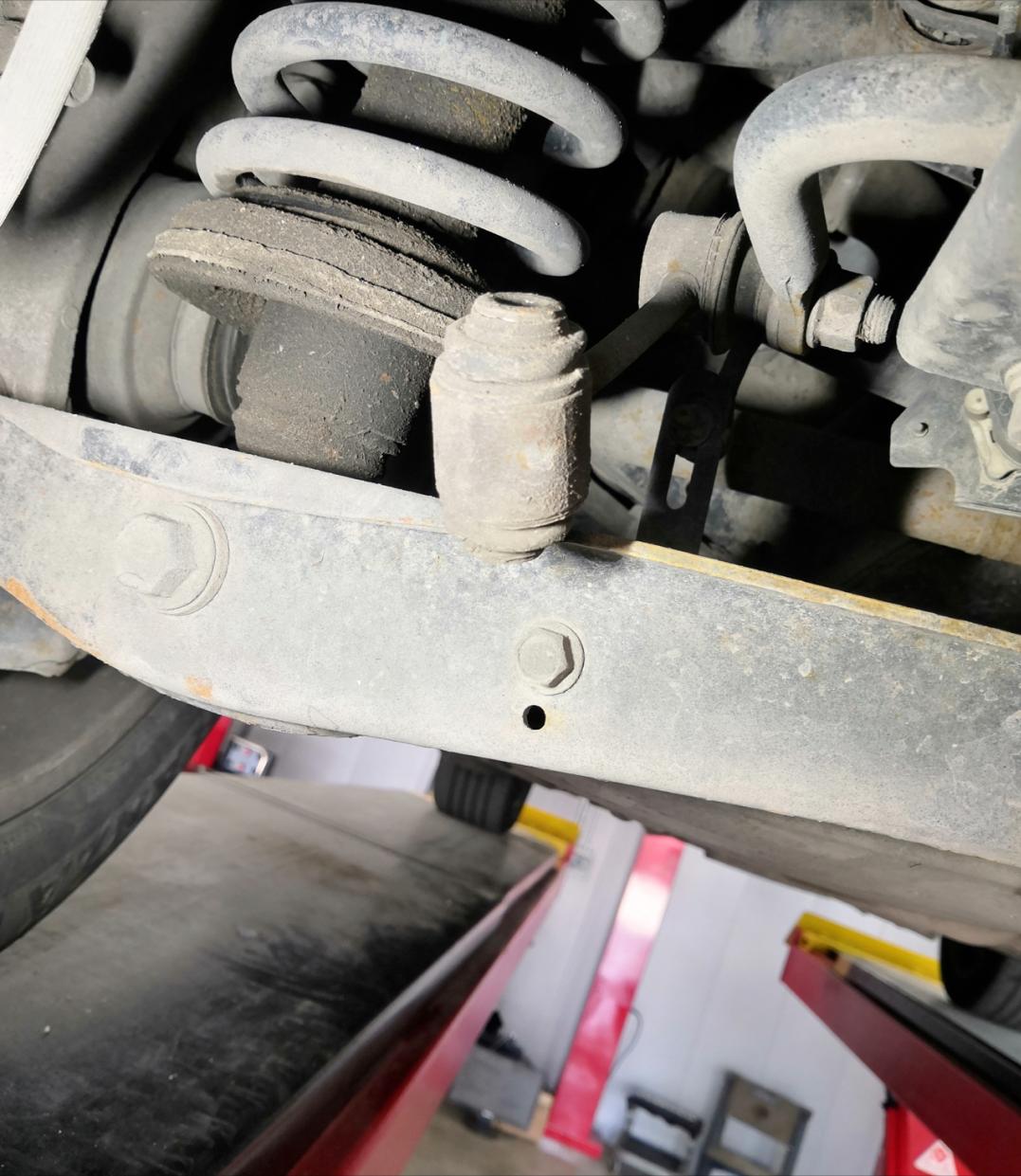 皇冠3.0经典老车翻新复活视频,13代皇冠全车翻新泉州地区