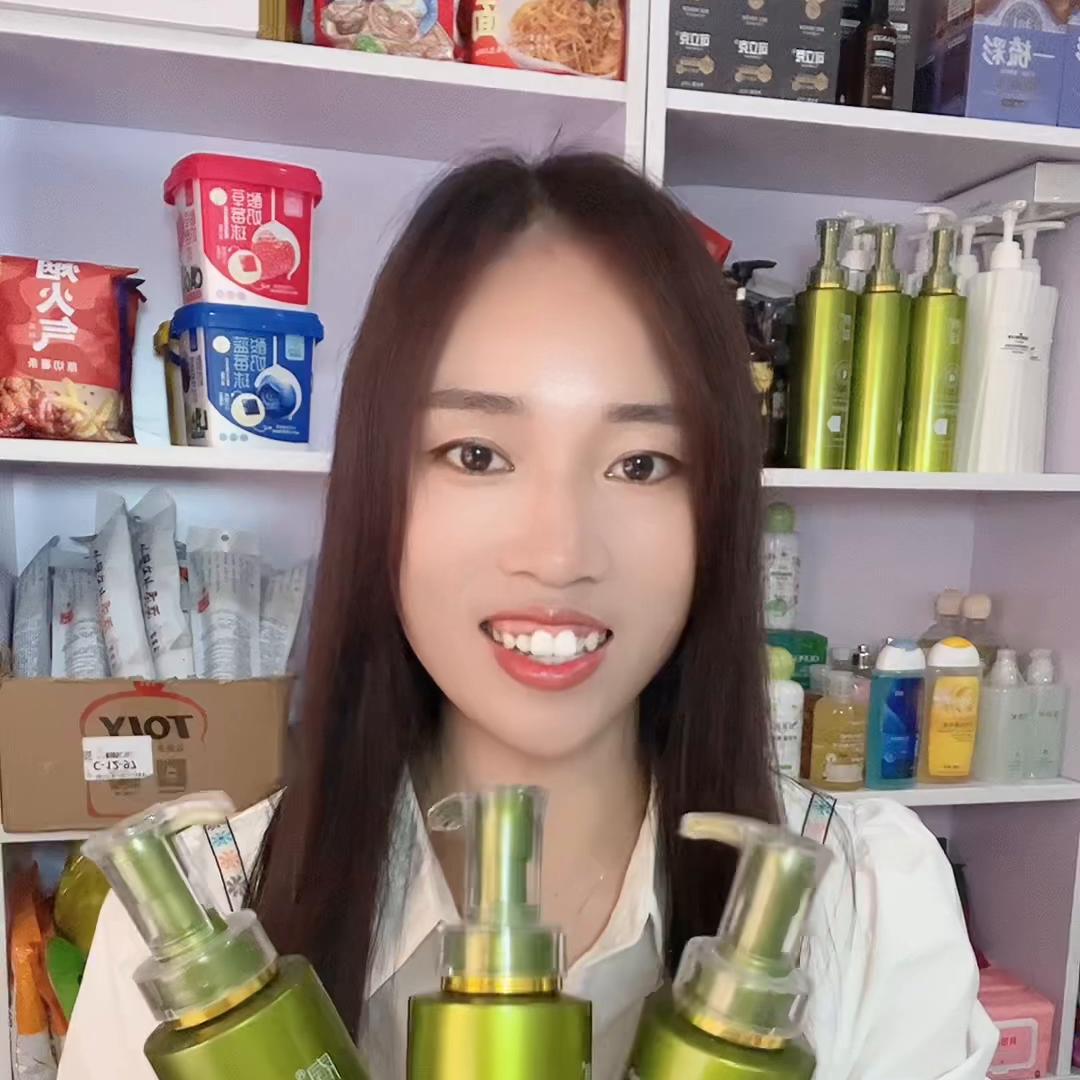 一天不知道忙些啥，就是做不完的事，洗个澡换身衣服化个淡...