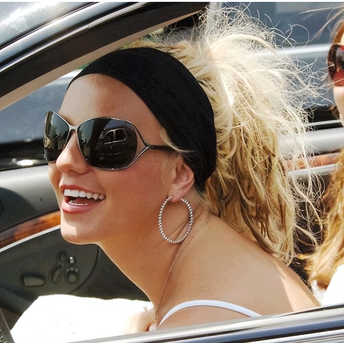 “小甜甜”被父亲在体内放节育器，奴役她13年，禁止让她见孩子