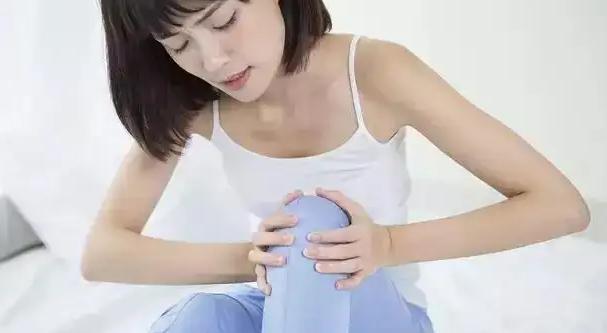 中年妇女膝盖疼痛咯吱响怎么治疗,中年妇女膝盖弯曲疼是怎么回事