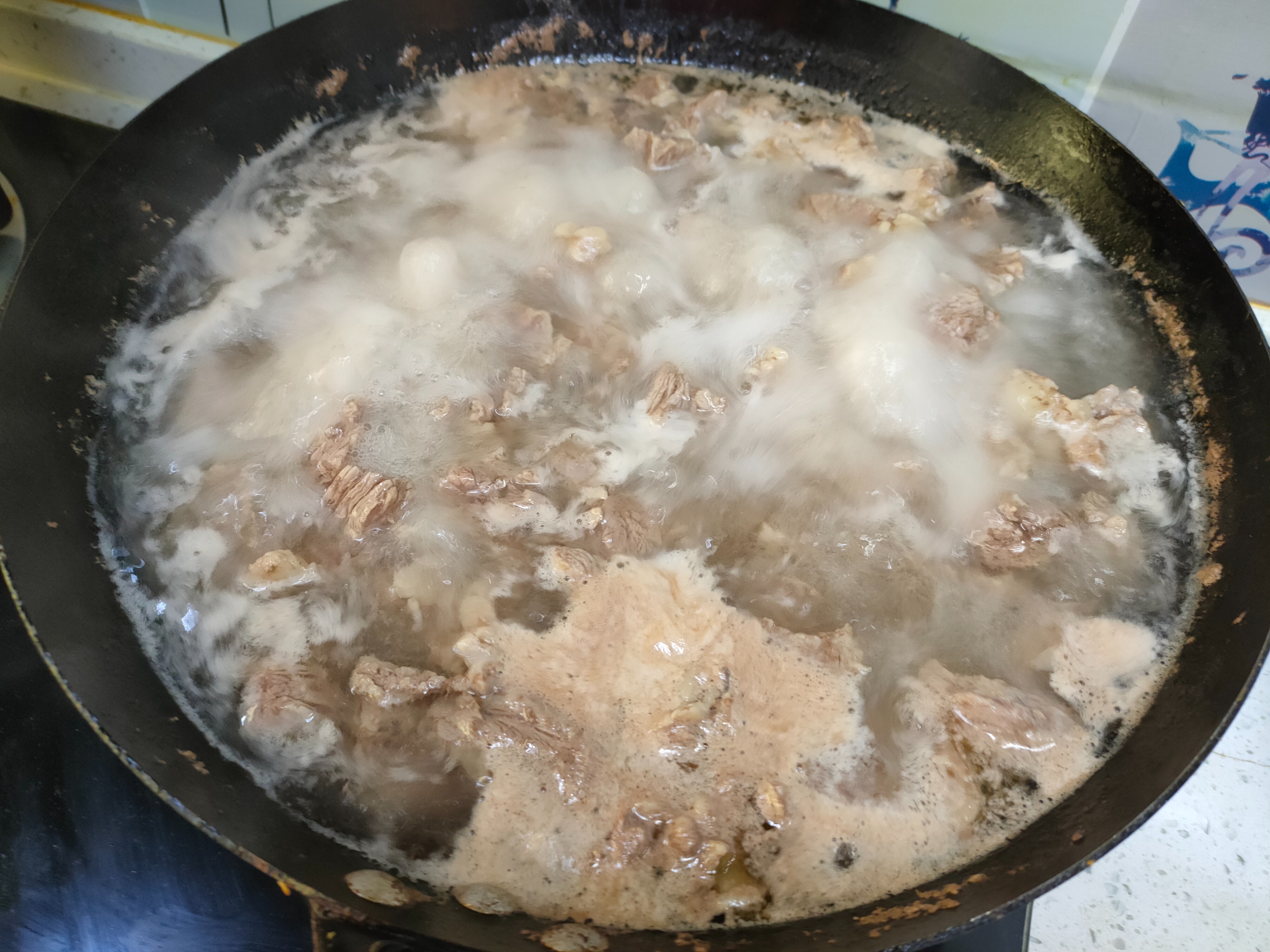 家常炖牛肉做法牛肉加一物软烂,高压锅炖牛肉多长时间牛肉软烂呢