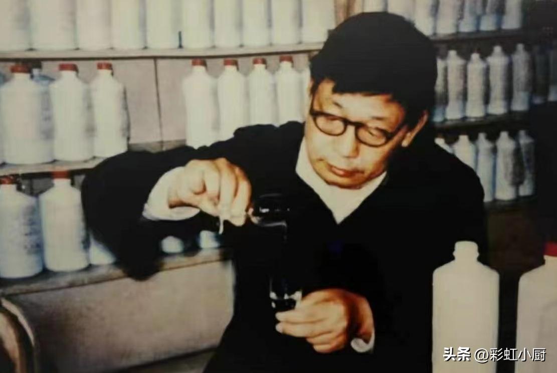 茅台瓶口日期怎么看,茅台年份酒瓶型有什么讲究