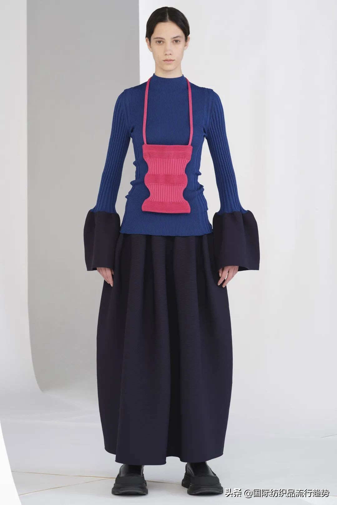 把服装当作思想的容器！看高桥祐介将美学融入到针织艺术中