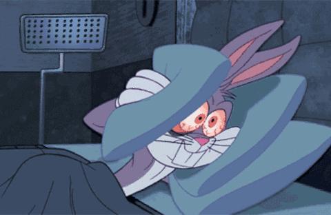 关灯看手机有多危险,该如何解决夜晚关灯看手机