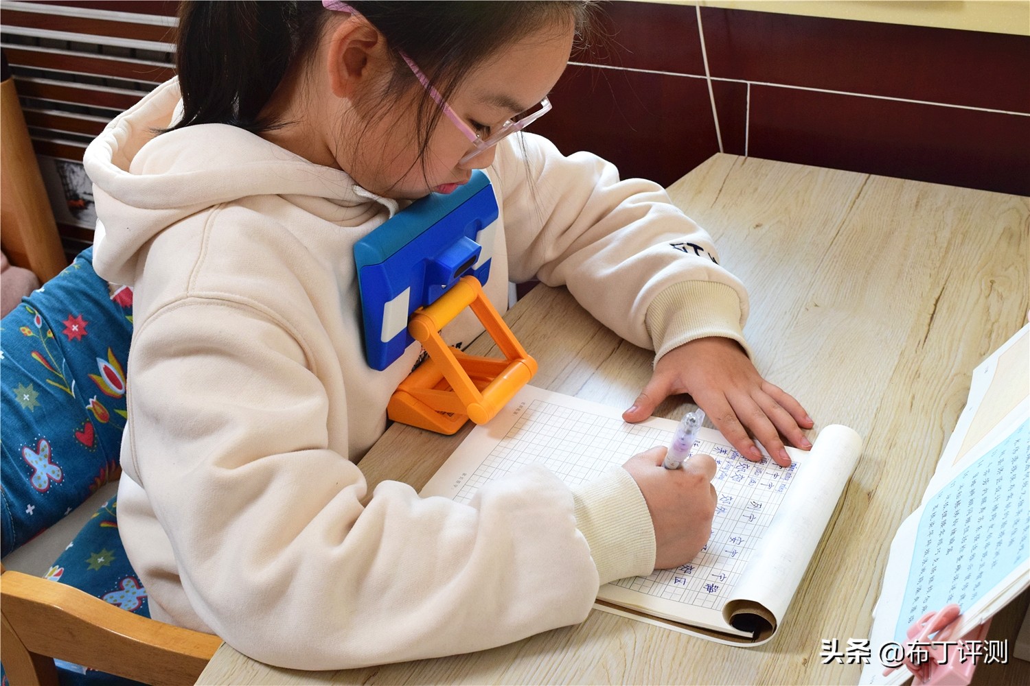 如何培养孩子的正确坐姿？UBOT智能坐姿矫正器评测