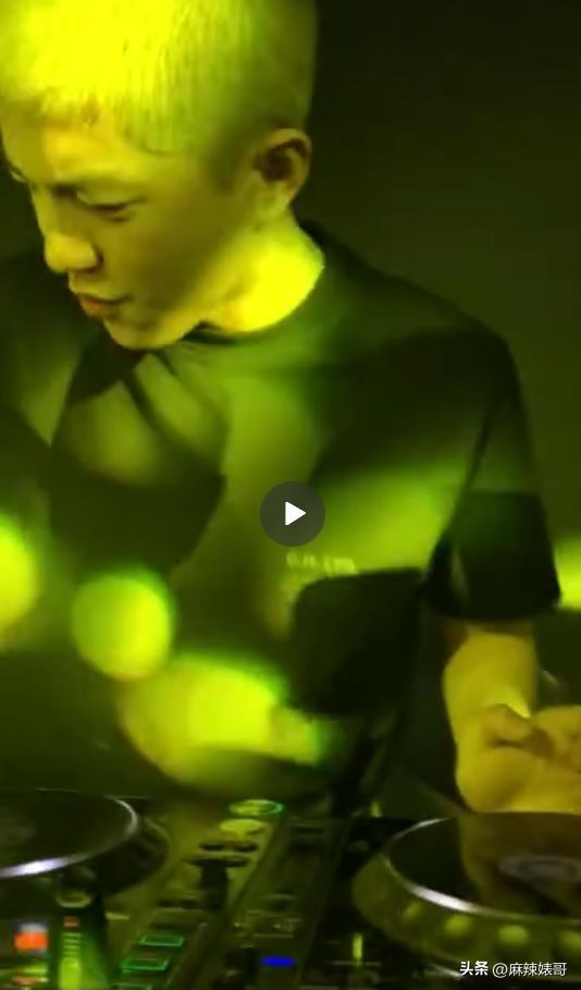 网红Naomi这3000字的小作文看得我脸红，没有羞耻心是真可怕啊