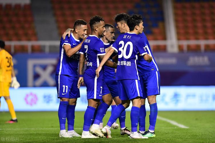 裁判偷走火箭的冠军,裁判偷走广州队一场胜利