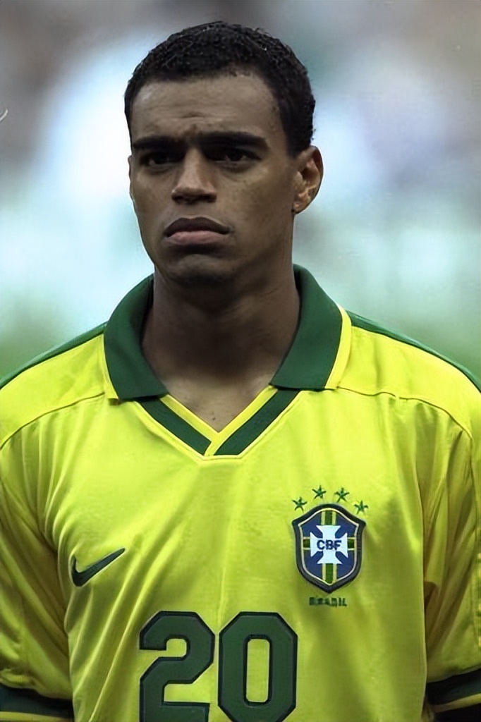 小罗巅峰时脚下技术有多可怕,小罗05-06赛季无敌盘带集锦