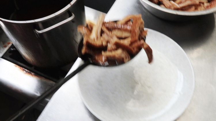 论吃肥肠，乐山人的花样是真的多！