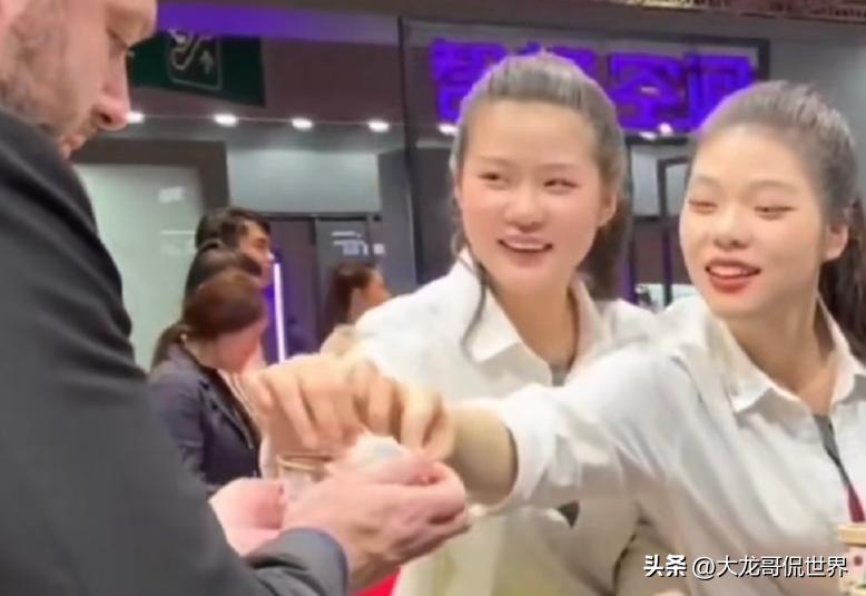 宝马冰淇淋事件原视频怎么回事,宝马MINI就冰淇淋事件道歉