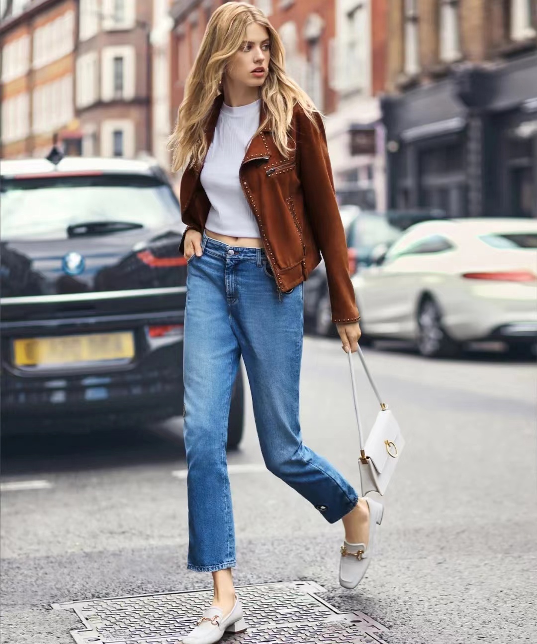 乐福鞋怎么穿才好看呢,春天乐福鞋白色好搭还是黑色好搭