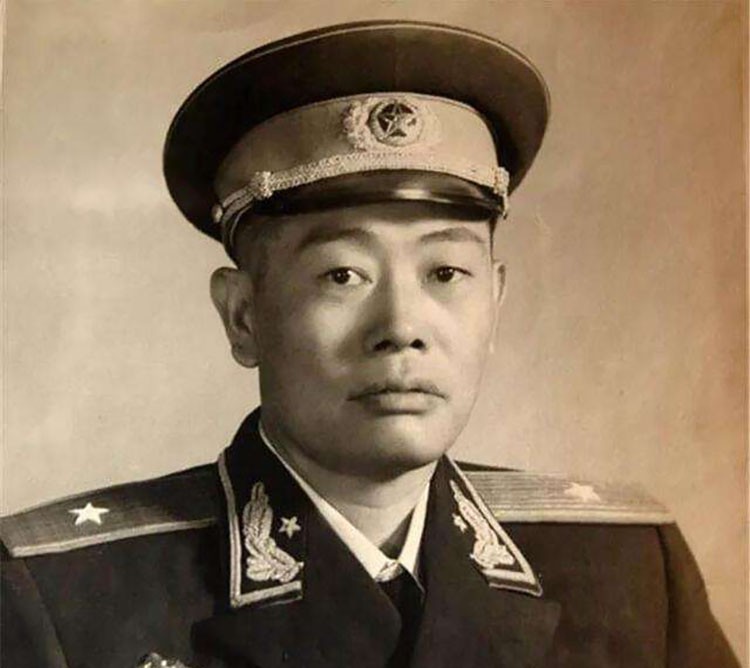 扁担少将龙开富：保卫毛主席18年，叶帅得知遗言后批准葬入八宝山