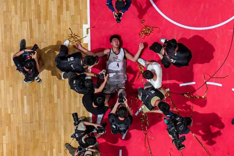 我们现在做了什么才会有未来,我们现在能做的就是努力