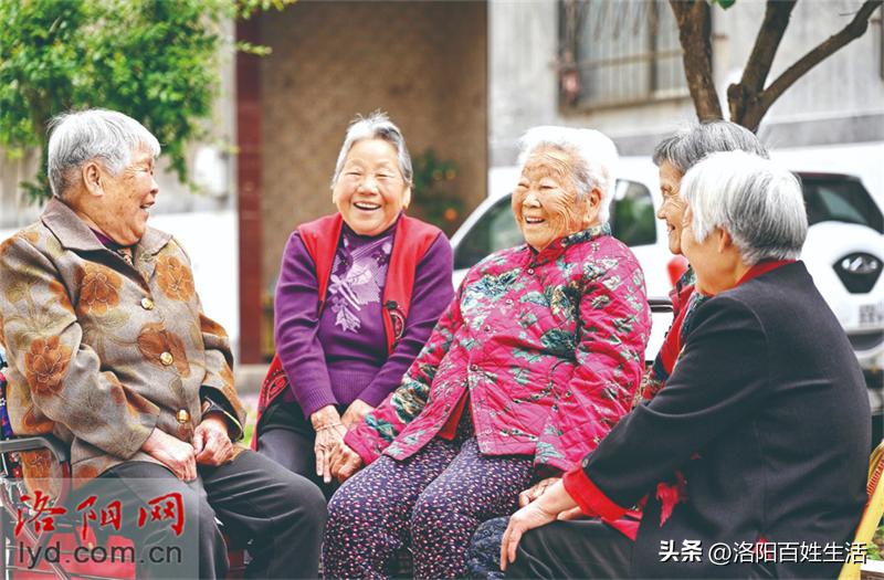 看看洛阳这位寿星“阳光奶奶”郑凤英:百岁高龄笑脸盈盈