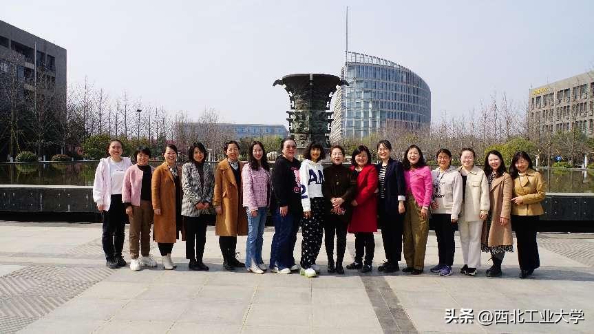 最美教师的表彰仪式,最美教职工集体