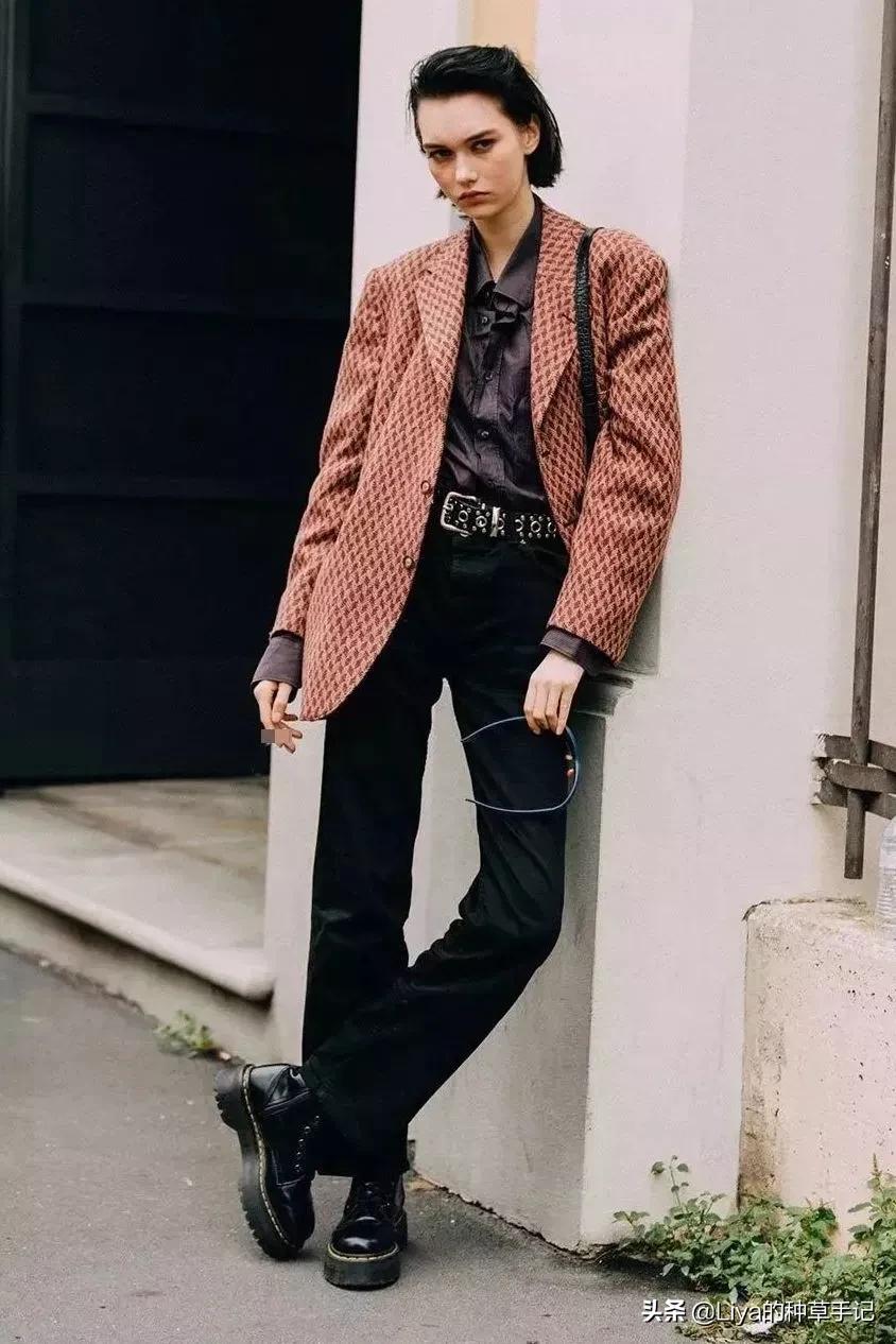 马丁靴配什么裤子好看女,卡其色马丁靴搭配裤子男