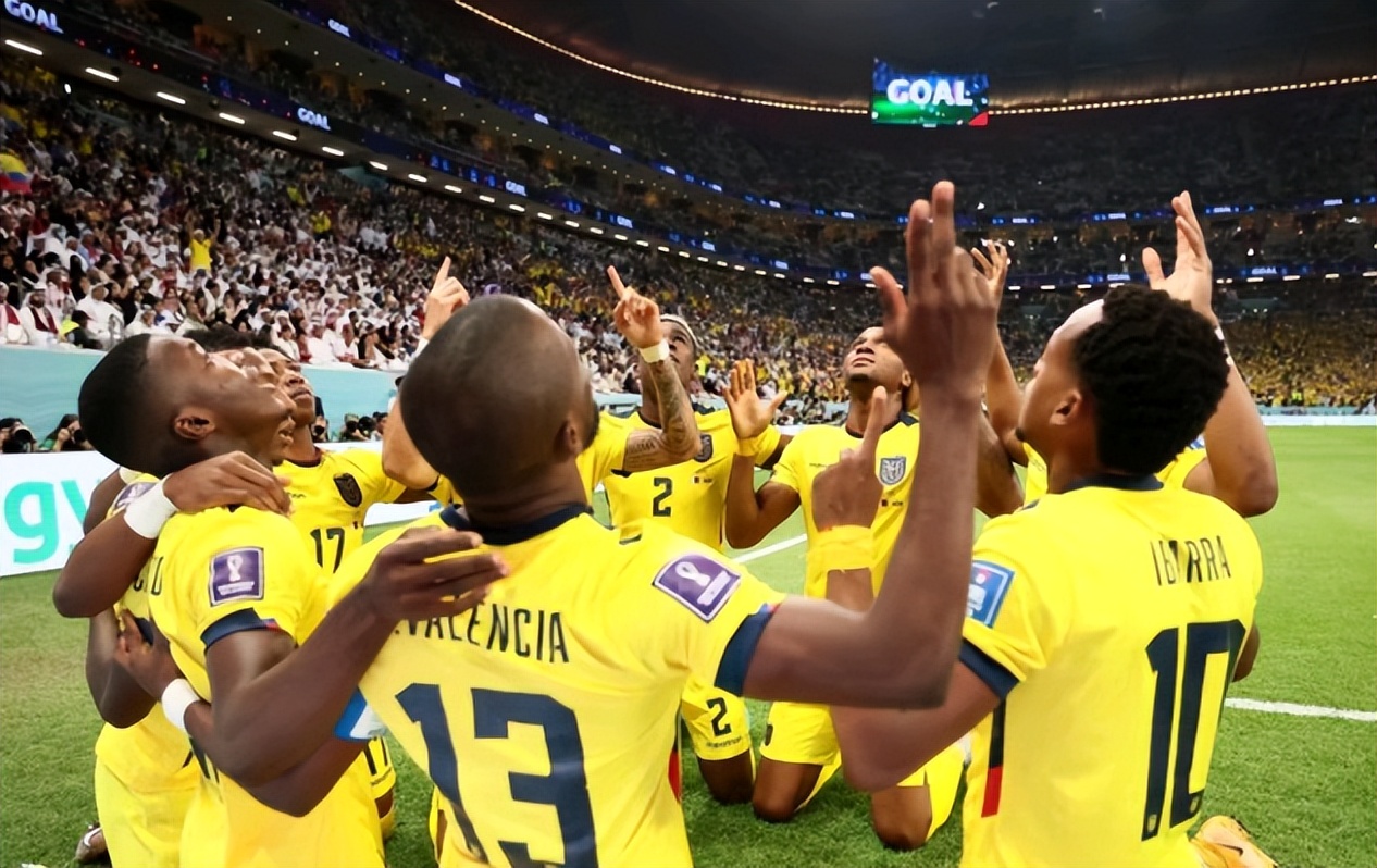 世界杯啦啦队颜值大比拼！身材火辣长腿惹眼，多位成员撞脸明星