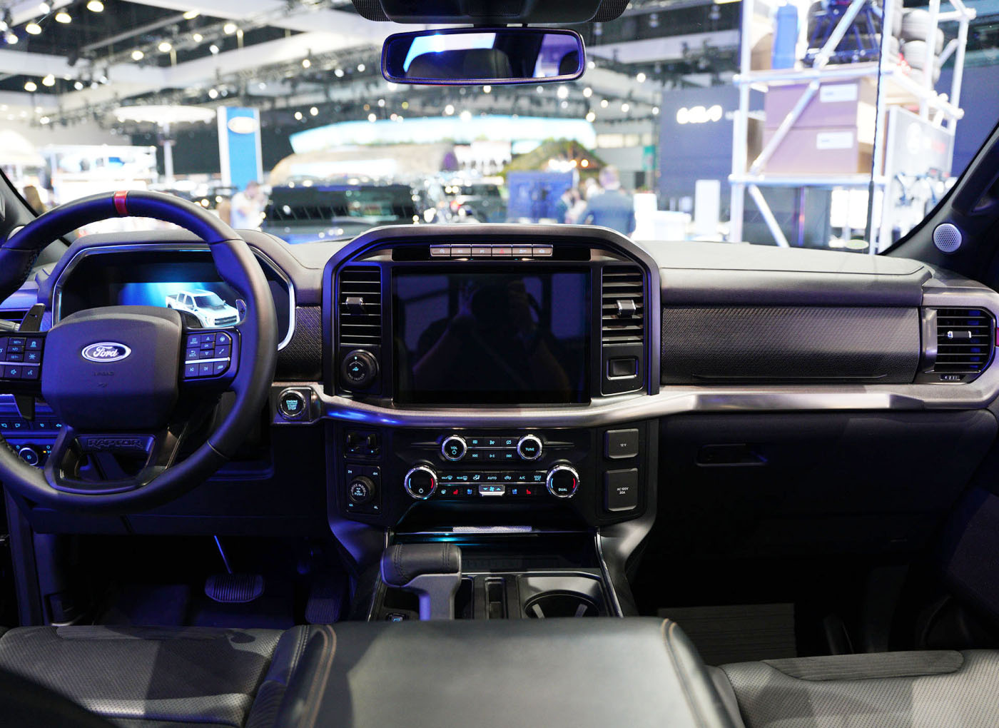 预售3小时订单破2000辆,外观霸气,搭载3.5T动力,新款F-150猛禽