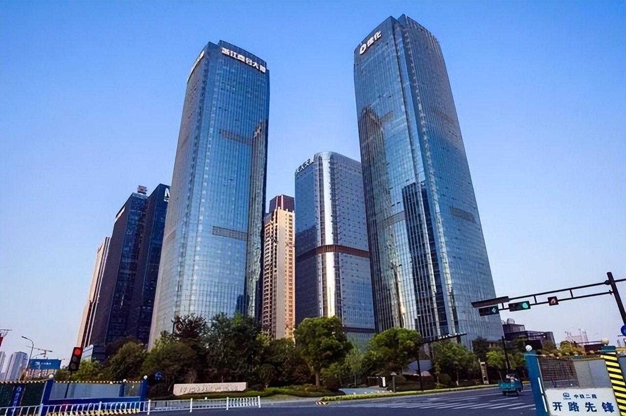 化工企业年利润超10亿的公司,化工巨头年利润