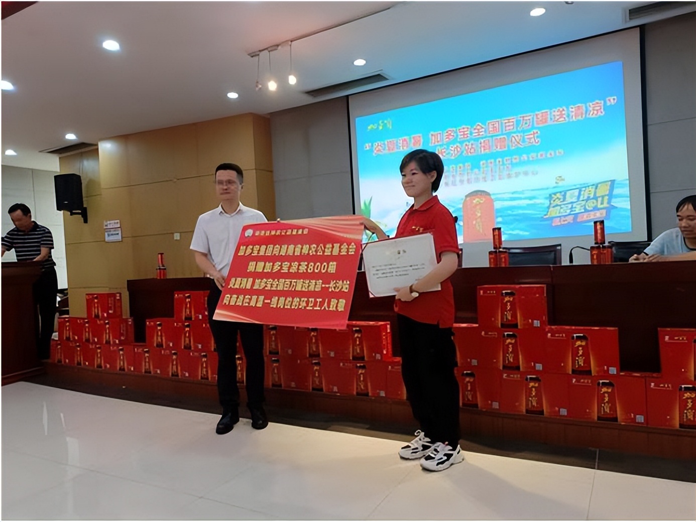 加多宝捐赠生命之水,加多宝爱心捐赠