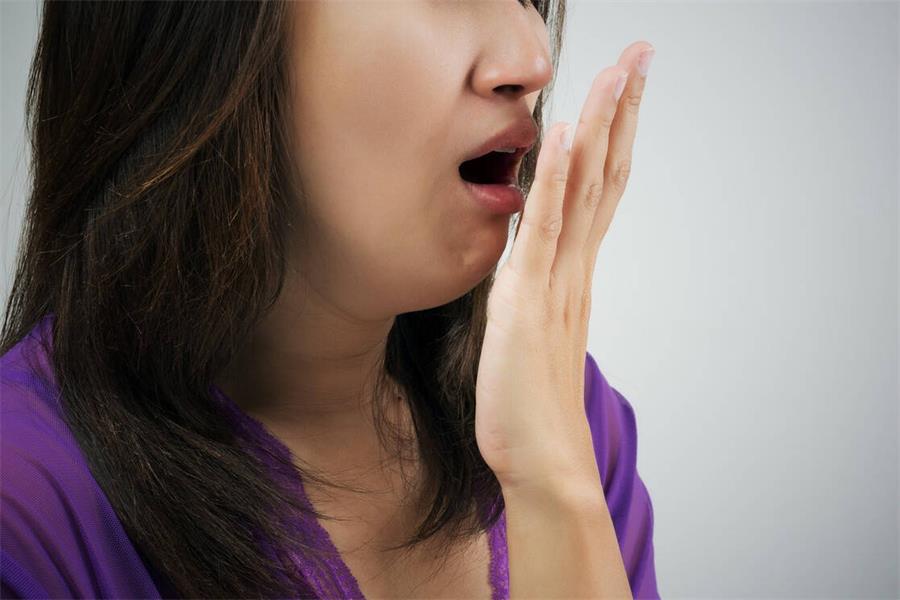 嘴巴有臭味怎么办最简单的方法,嘴巴总是有臭味怎么预防