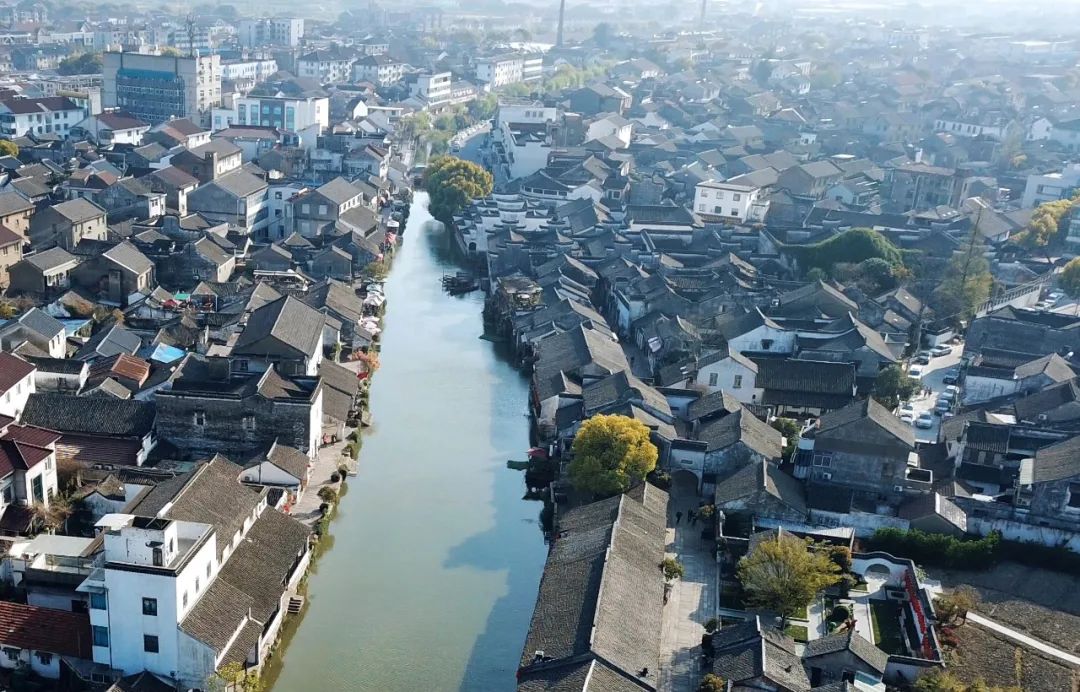 1年有150天住酒店,44次旅行,47次飞行!这江南女子怎么做到的?