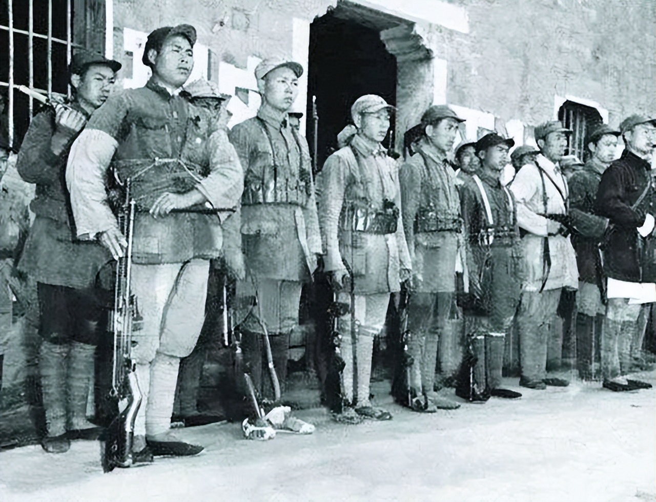 游击队政委要枪毙逃兵，陈毅大怒：你跟*动反**派有何区别