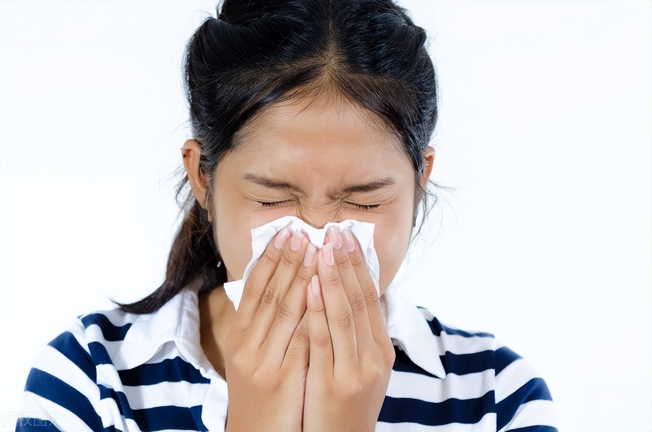 反流性咽喉炎声音嘶哑该吃什么药,病毒性咽喉炎是什么症状吃什么药