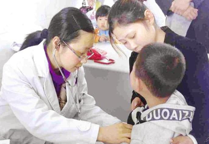 5岁男孩吃土,5岁男童吃土