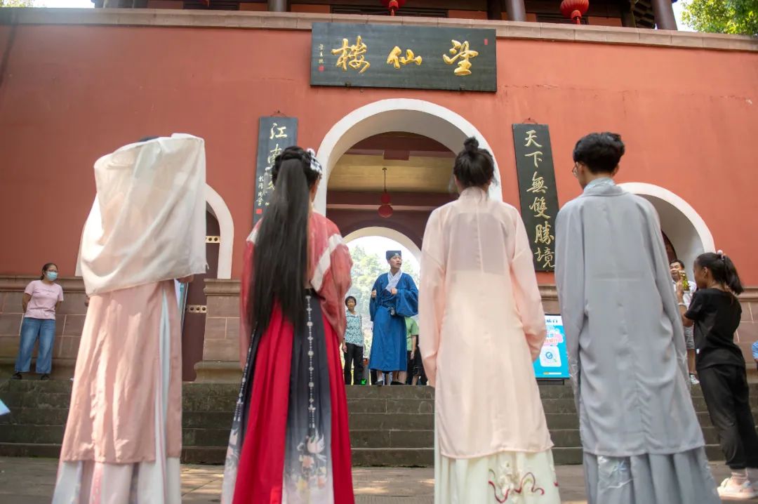 安徽齐云山江浙沪2-3天短途旅游,安徽齐云山沉浸式复古游