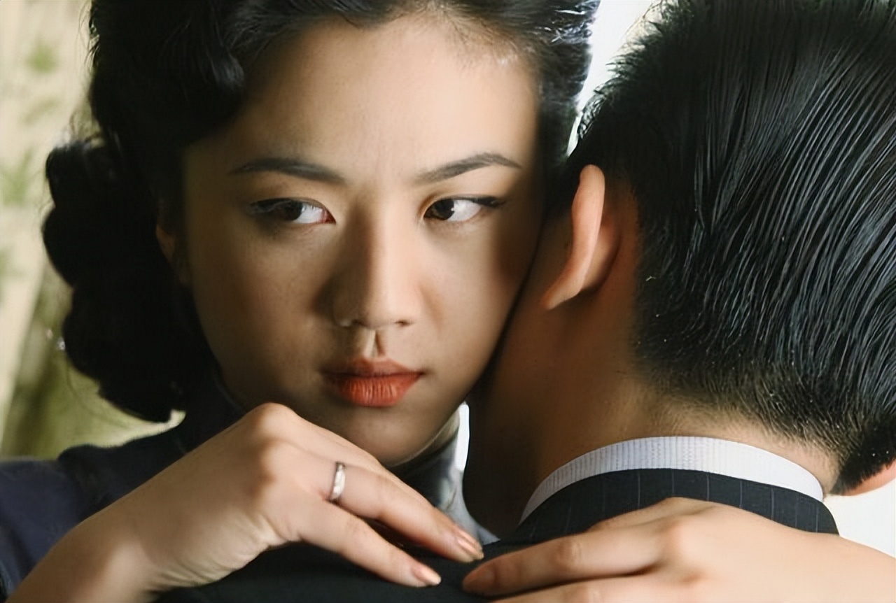 汤唯和吴倩莲相似的度有多少,汤唯和吴倩莲太像了