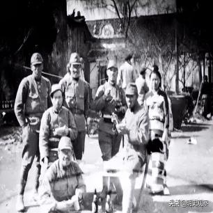 *光脱**犹太人女人衣服，集体*杀屠**，老照片再现变态的纳粹德国！