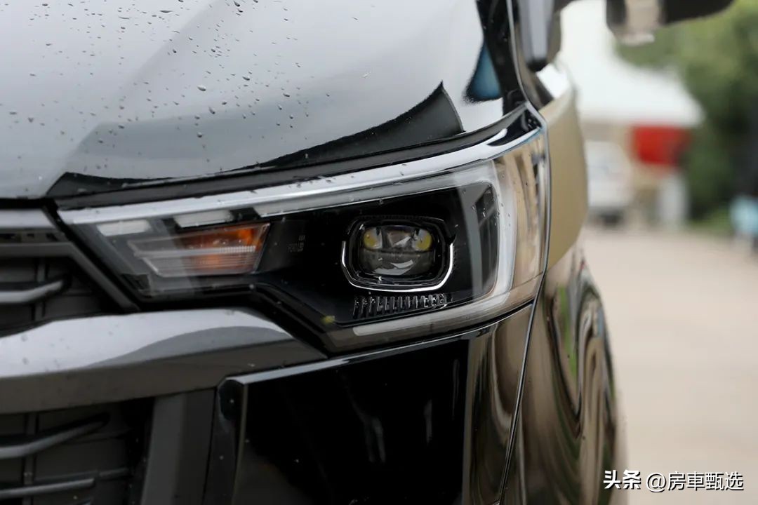 福特新全顺升顶商旅房车,福特新全顺2023款旅居房车