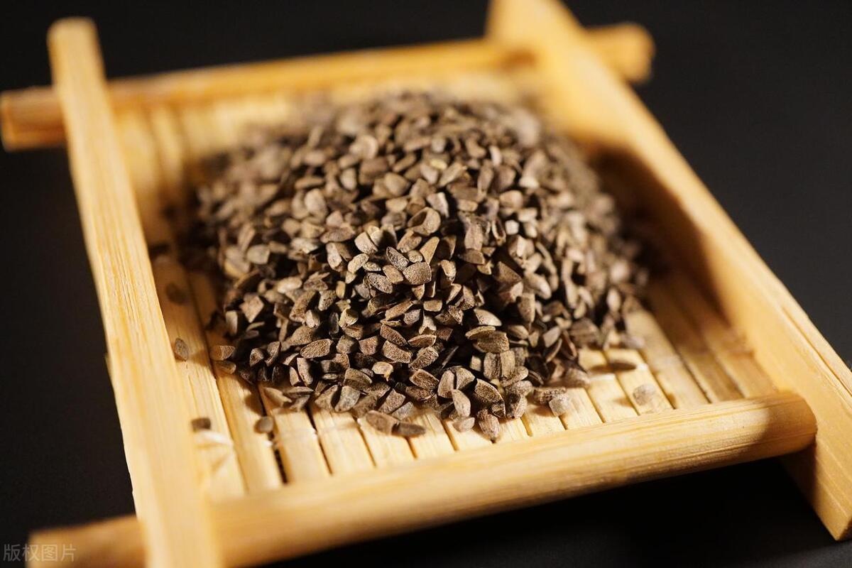 喝活血化瘀的中药能祛斑吗,中医治脸部淤血斑的案例