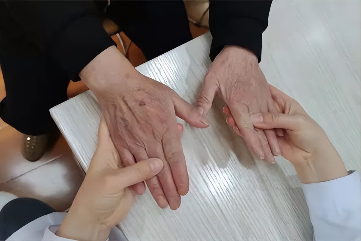 类风湿关节炎能不能彻底治好,类风湿关节炎好治吗有没有好偏方