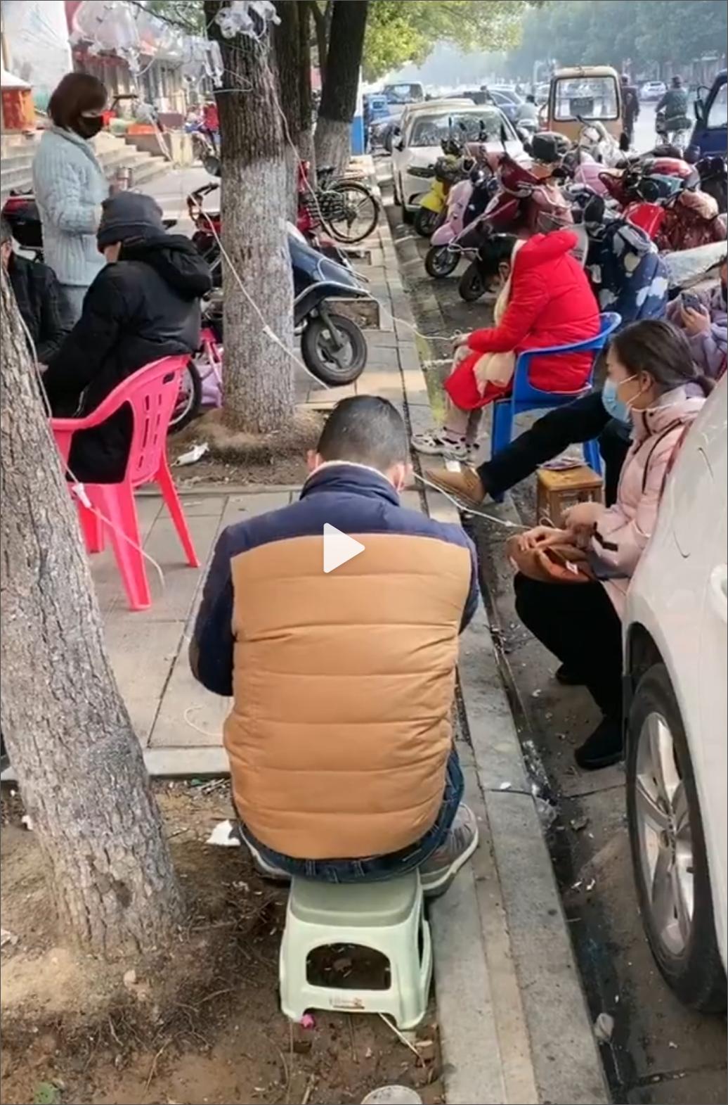 疫情无情，人也无情！昧着良心抢光药品，简直“谋财害命”！