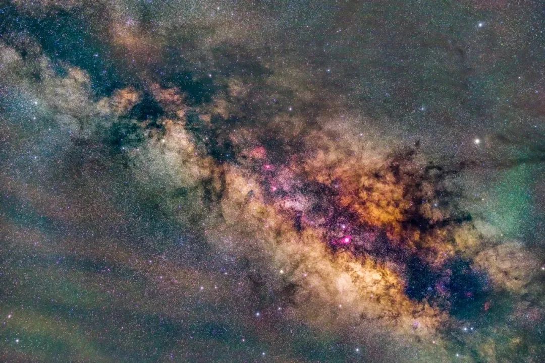 占地45亩的标准足球场馆,116公顷几个足球场