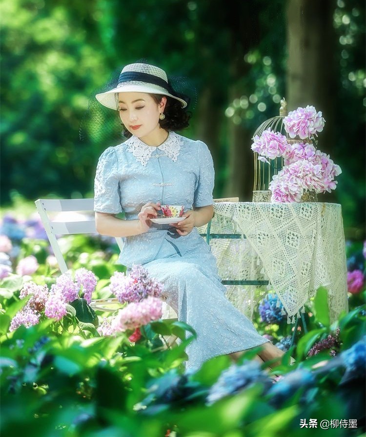 50岁阿姨拍照姿势大全站姿,中年女人拍照姿势小窍门