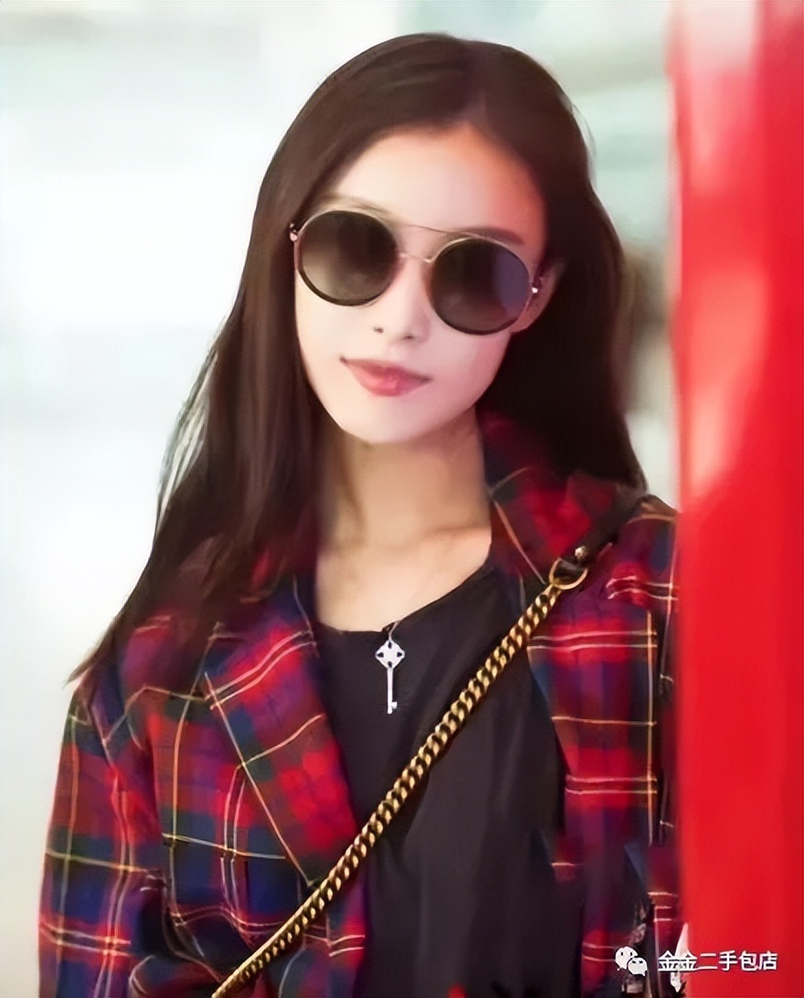 gucci是什么品牌眼镜,gucci眼镜有款红边框的眼镜